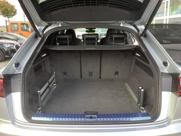 Audi RS Q8 SUV performance tiptronic