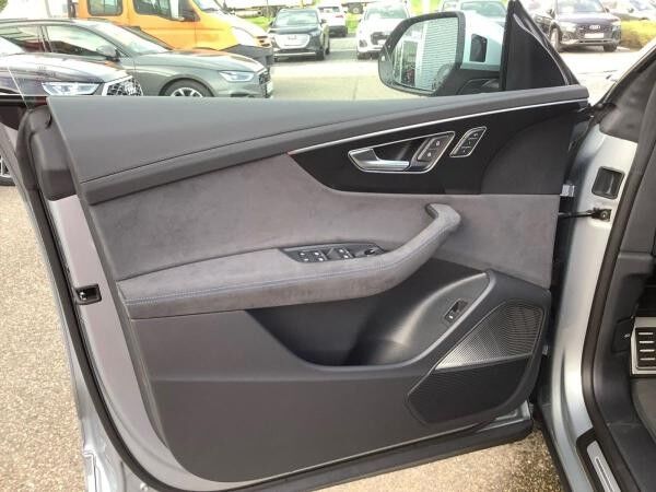Audi RS Q8 SUV performance tiptronic