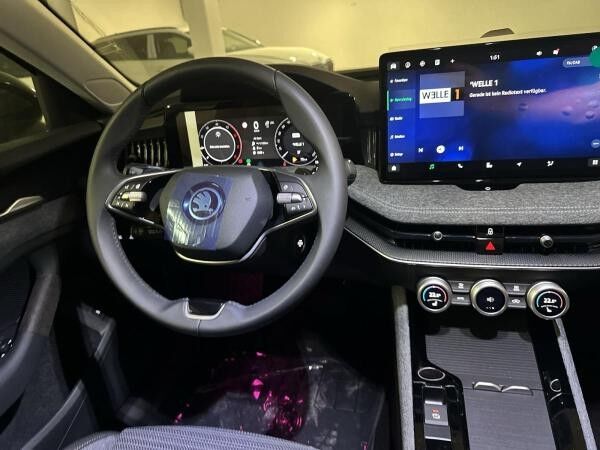 Skoda Superb Selection 2,0 TDI110 kW 7-Gang auto *AHK*MATRIX-LED*