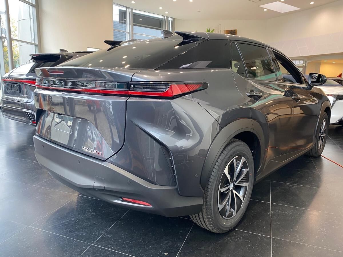 Lexus RZ 300e 💥Comfort 4x2💥 Lexus RZ 300e 💥Comfort 4x2💥