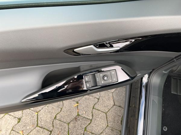 Volkswagen ID.5 Pro GOAL 77 kWh PANO NAVI ASSISTENZ WÄRMEP