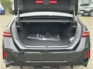 BMW i5 M60 xDrive Limousine M Sport Pro AHK Driv Prof B&W