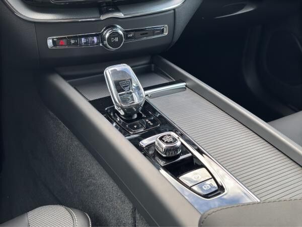Volvo XC60 T8 AWD Plus Dark Plug-In Handwerkliche Gewerbekunden und ähnliches Umfeld