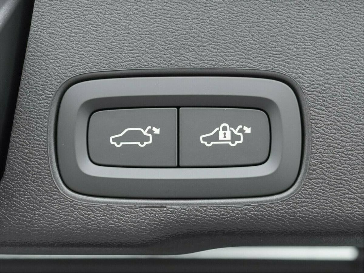 Volvo XC60 T6 ULTRA DARK HOT DEAL