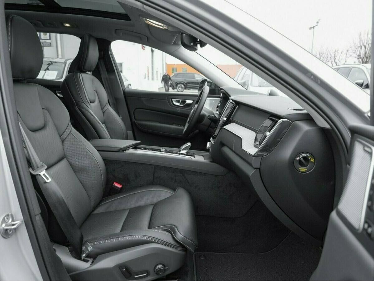 Volvo XC60 T6 ULTRA DARK HOT DEAL