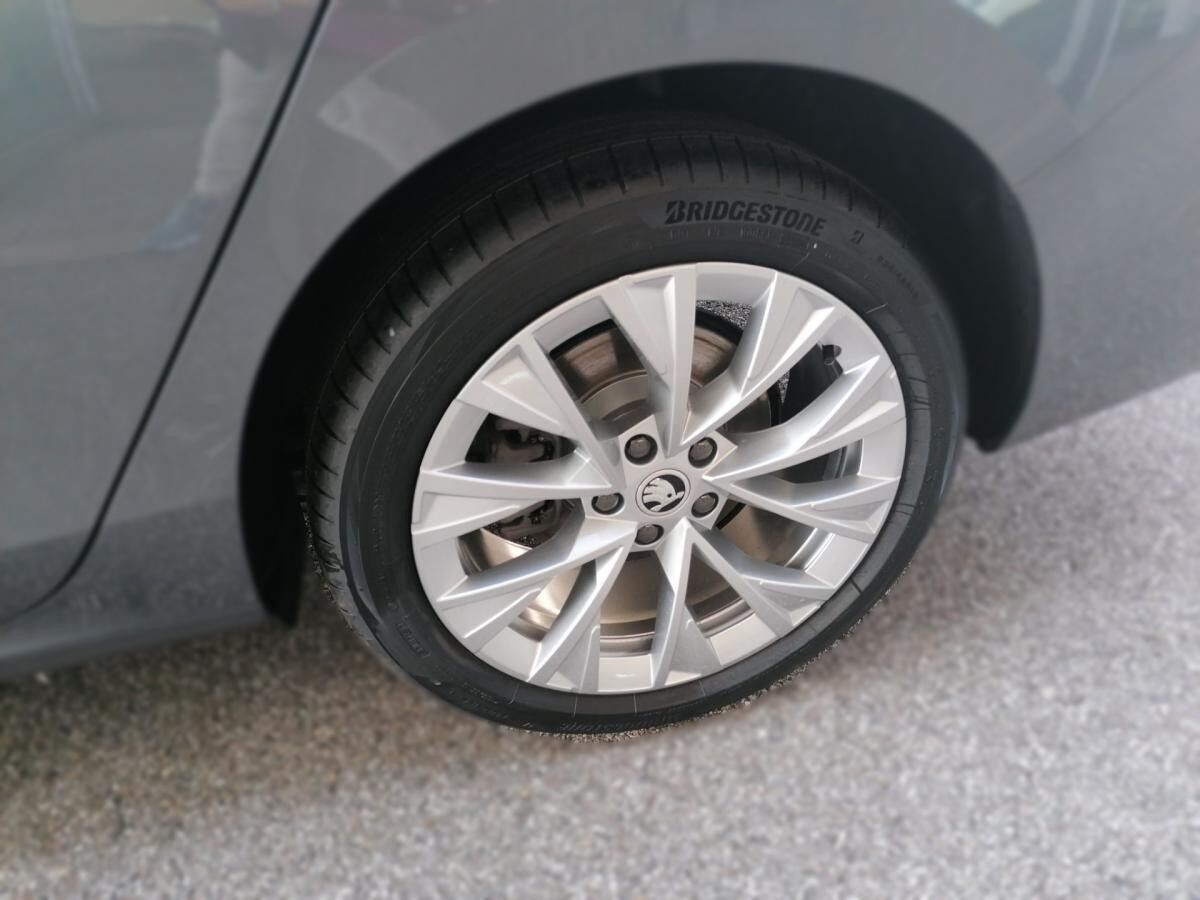 Skoda Superb Combi SELECTION 1.5TSI iV PLUG-IN.AHK.LICHT+SICHT