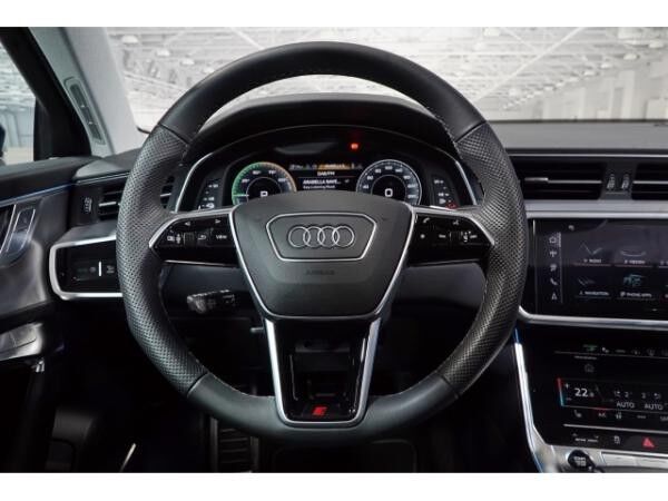 Audi A6 Avant 55 TFSIe quattro S line PANO B&O AHK MATR