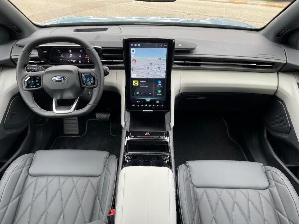 Ford Explorer Premium BEV/ 286PS RWD /AHK /360° / 8-fach Bereift / Vorführfahrzeug