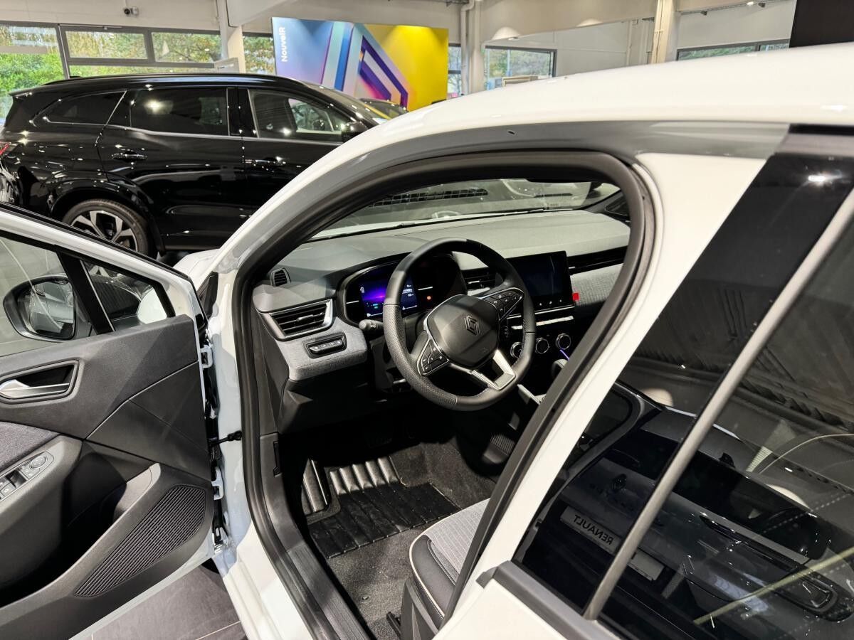 Renault Clio TCE 90 Sondermodell KISS "Ausstattung Techno" mit Winter Paket