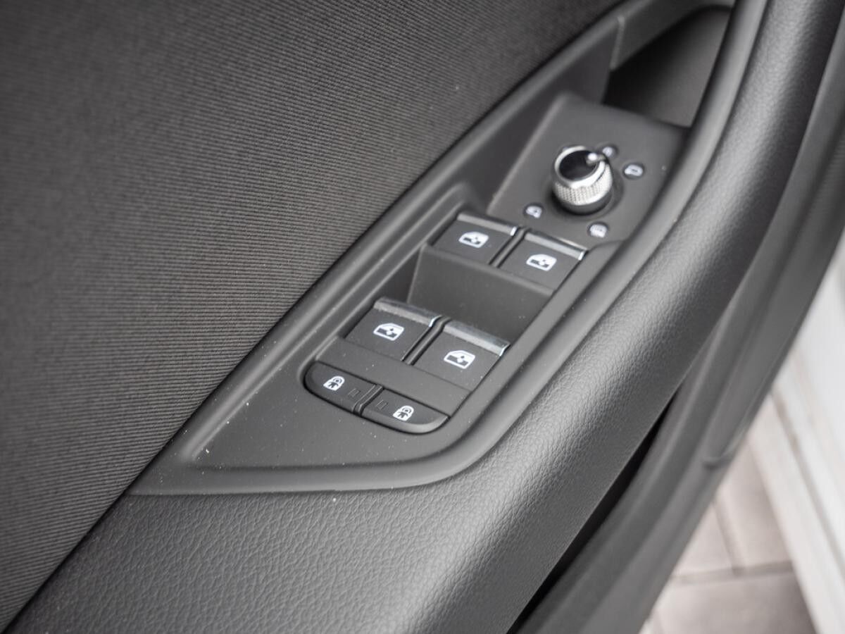 Audi A4 Avant 35 2.0 TFSI S line S tronic AHK ACC Navi