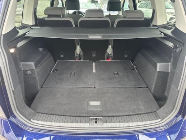Volkswagen Touran 1.5 TSI DSG *7-SITZ *AHK *ACC*VIRTUAL *RK