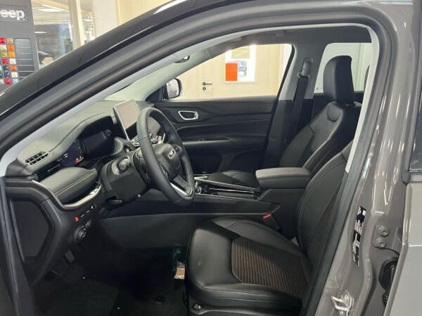 Jeep Compass (M7)