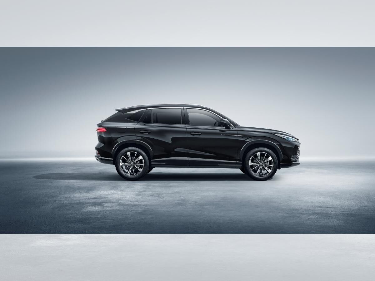 MG HS 1.5 AT Luxury in Pearl White