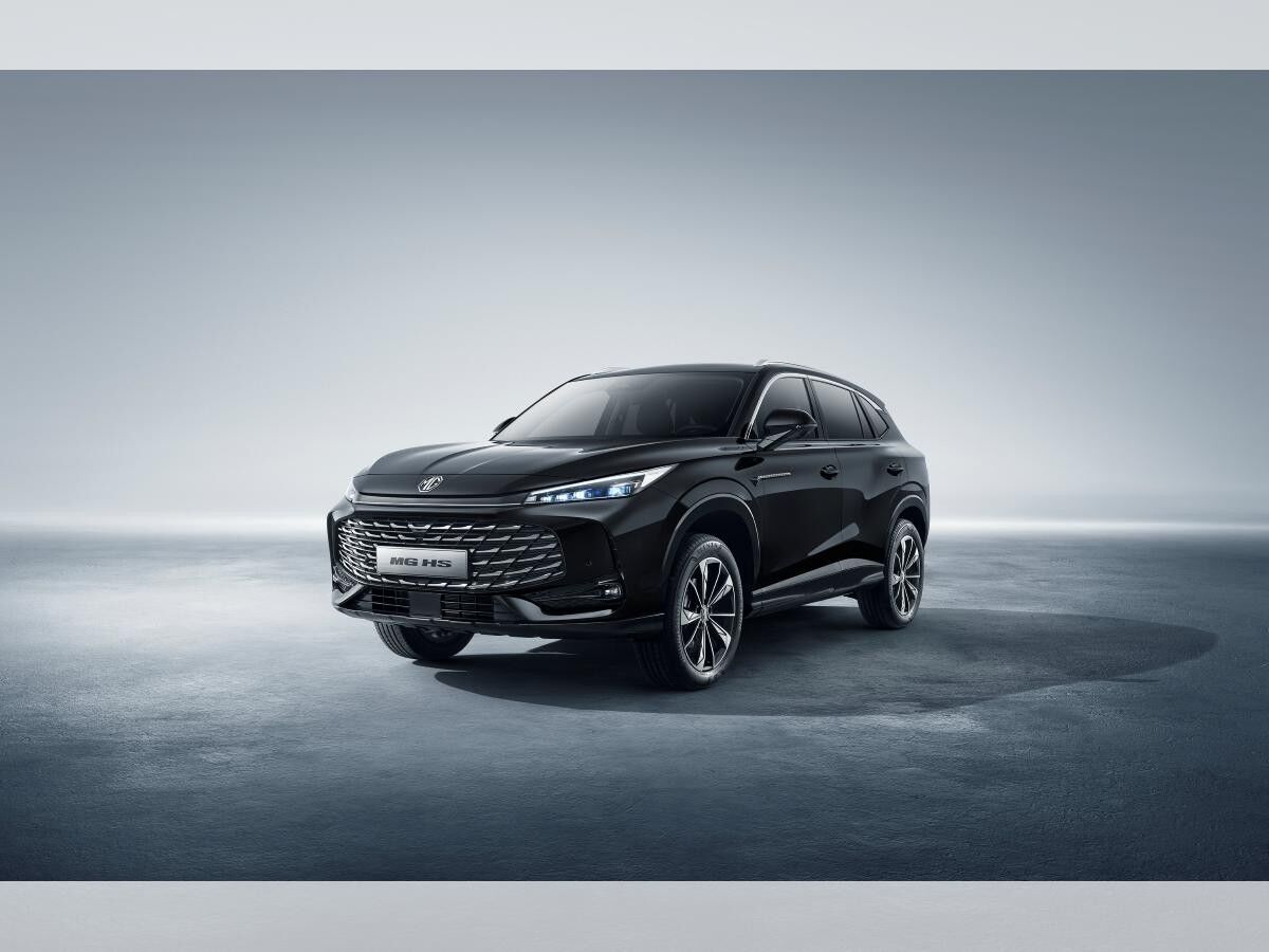 MG HS 1.5 AT Luxury in Pearl White