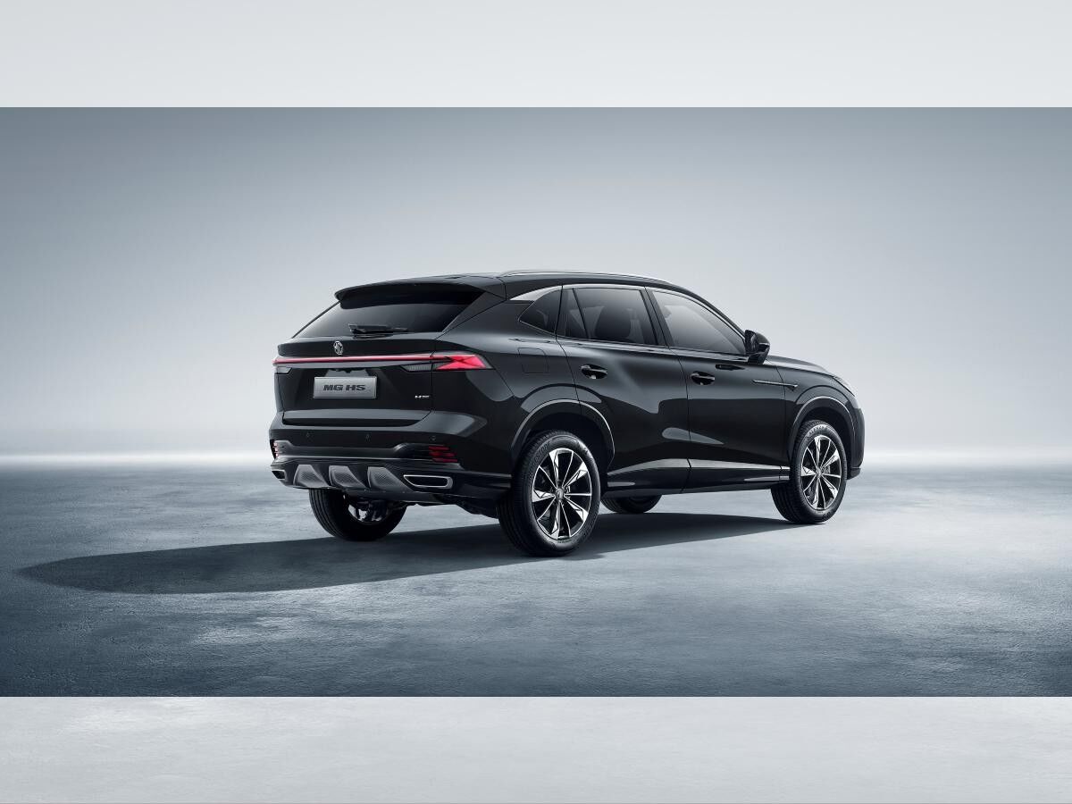 MG HS 1.5 AT Luxury in Pearl White