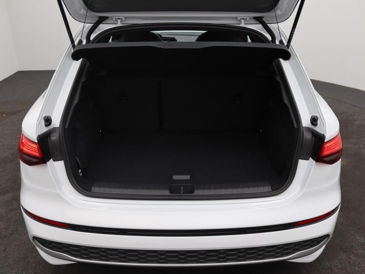 Audi A3 Sportback S-Line 30 TFSI S-tronic / LED, RFK