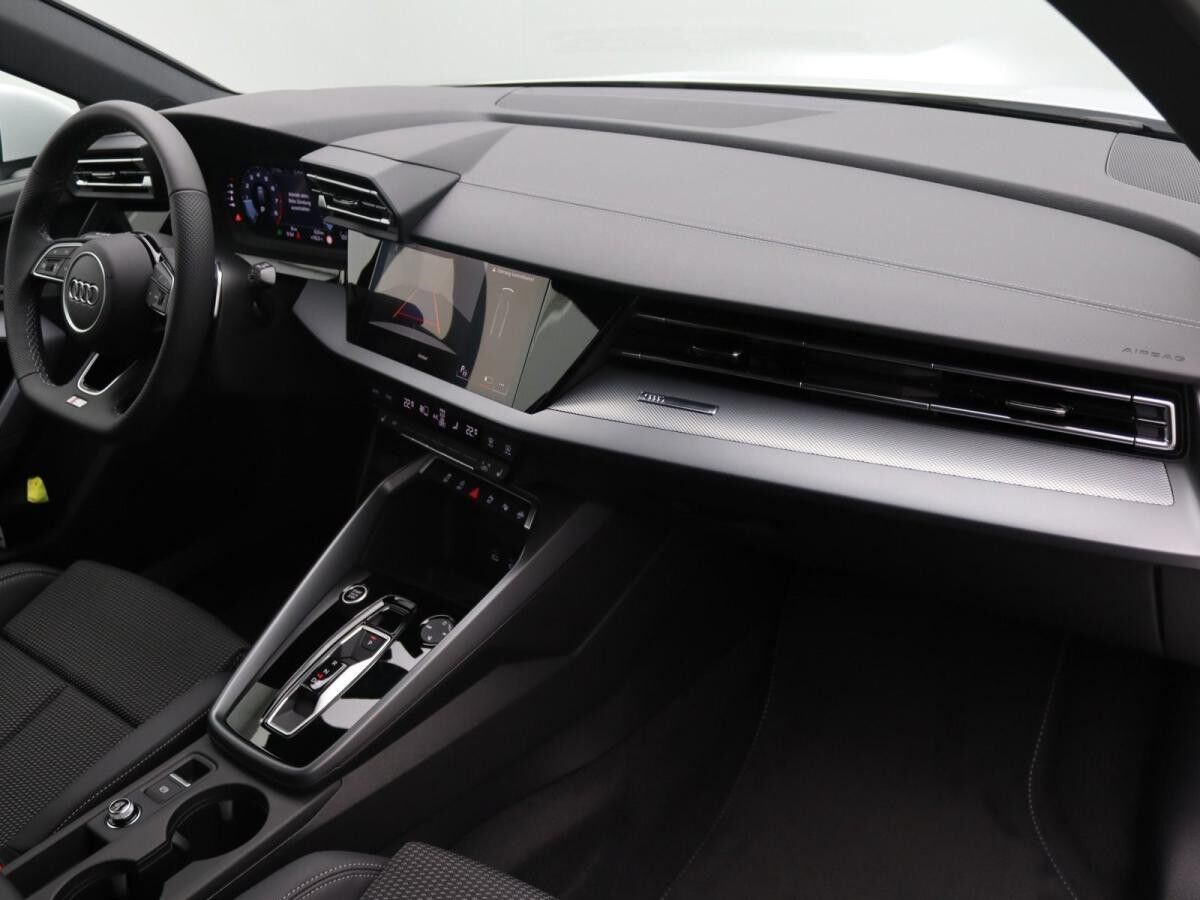 Audi A3 Sportback S-Line 30 TFSI S-tronic / LED, RFK