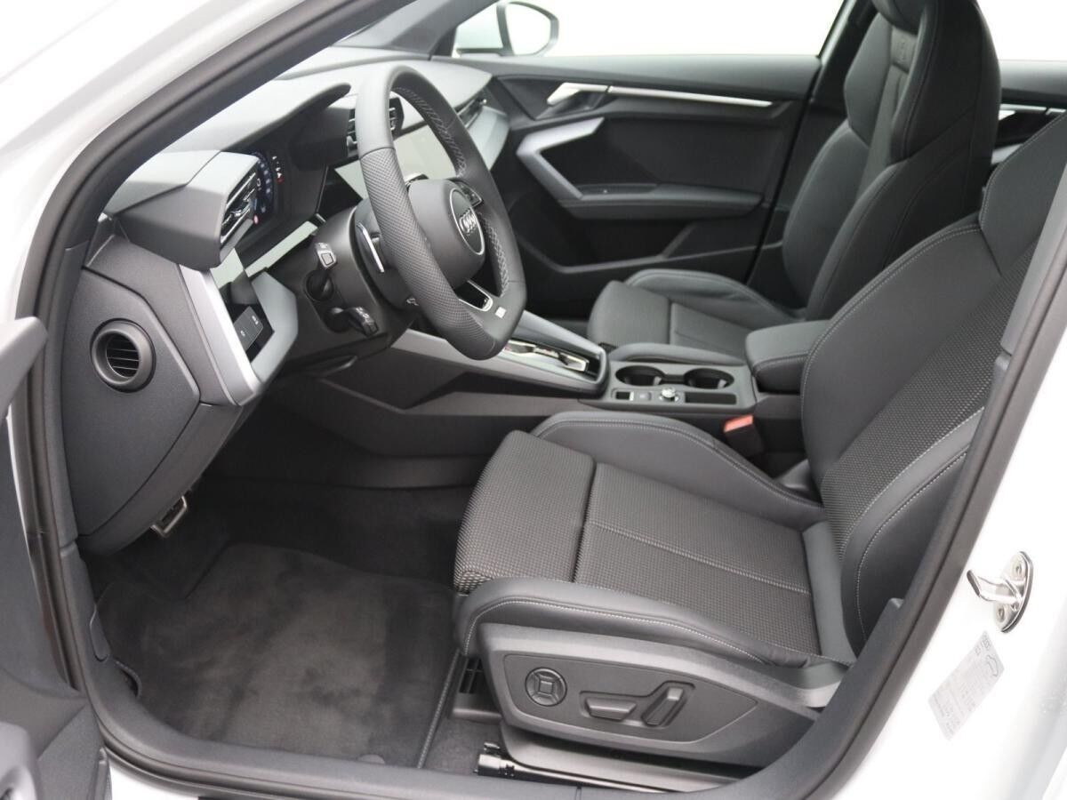 Audi A3 Sportback S-Line 30 TFSI S-tronic / LED, RFK