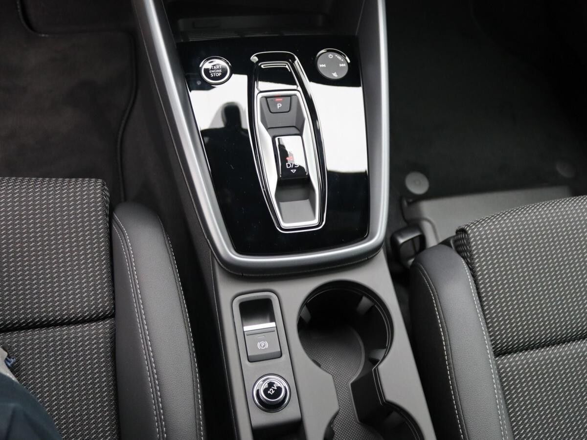 Audi A3 Sportback S-Line 30 TFSI S-tronic / LED, RFK