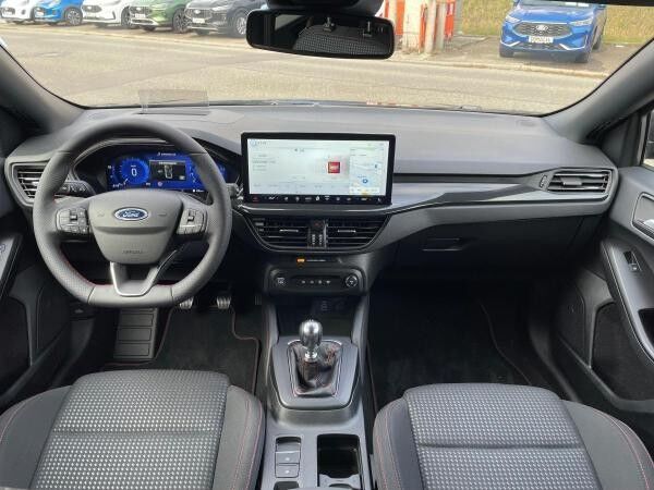 Ford Focus Turnier ST-Line X 125PS / LED / Winterpaket / Lagerfahrzeug