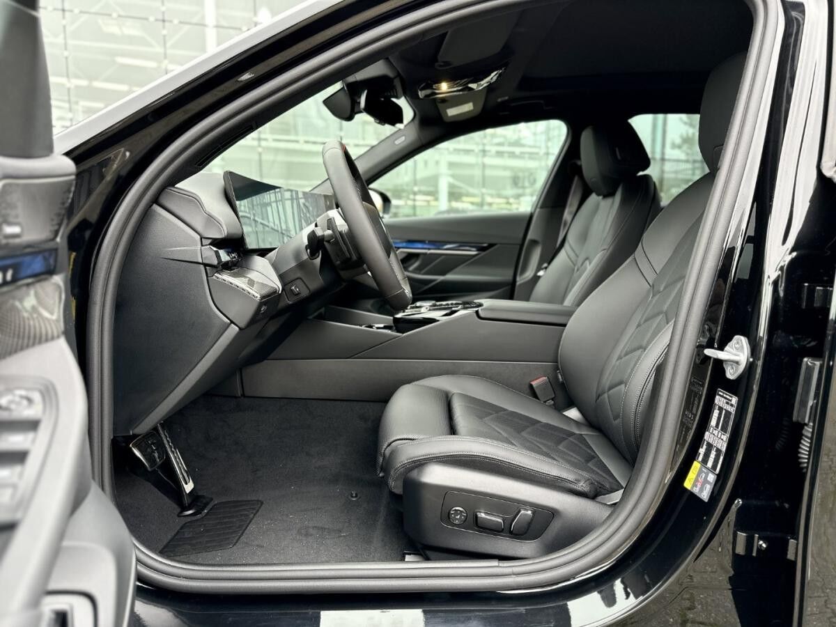 BMW i5 M60 xDrive Limousine M Sport Pro AHK Driv Prof B&W