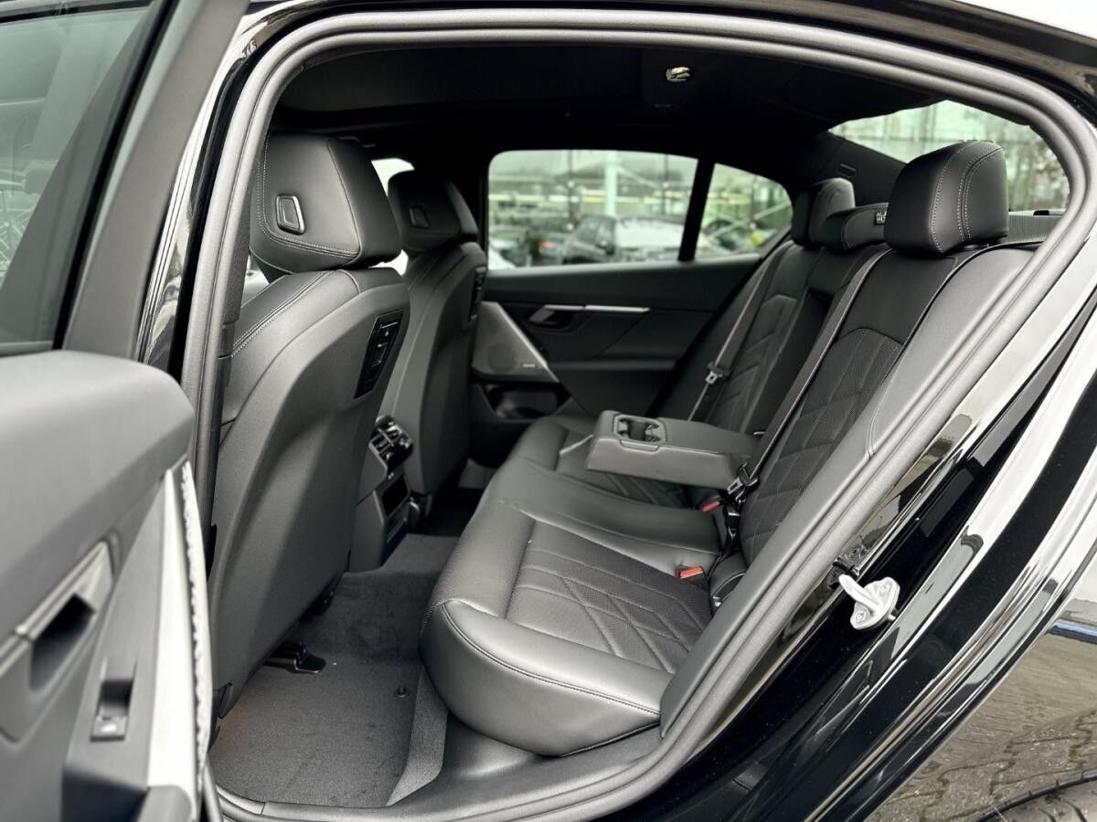 BMW i5 M60 xDrive Limousine M Sport Pro AHK Driv Prof B&W