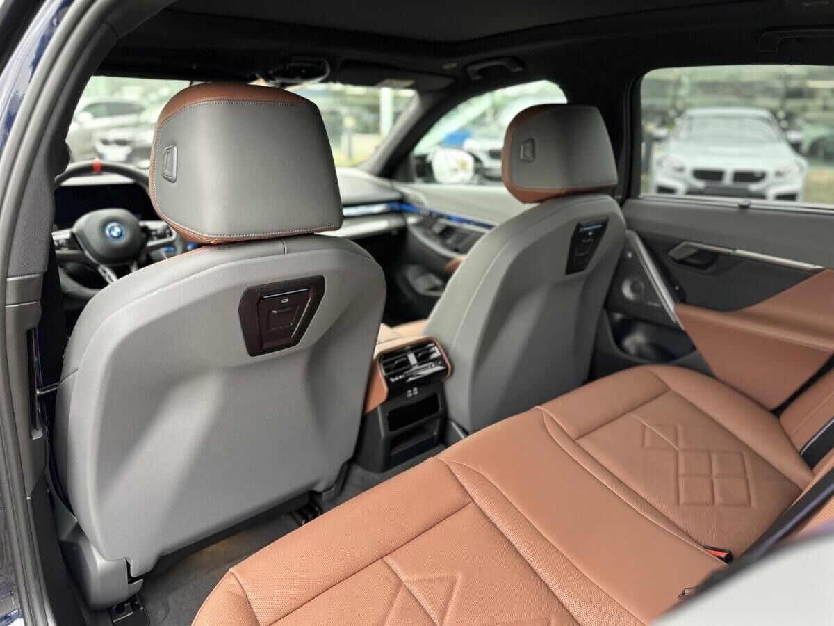 BMW i5 M60 xDrive | UPE 126.760,- | Limousine Sportpaket Head-Up DAB