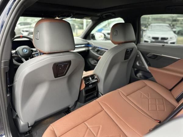 BMW i5 M60 xDrive | UPE 126.760,- | Limousine Sportpaket Head-Up DAB