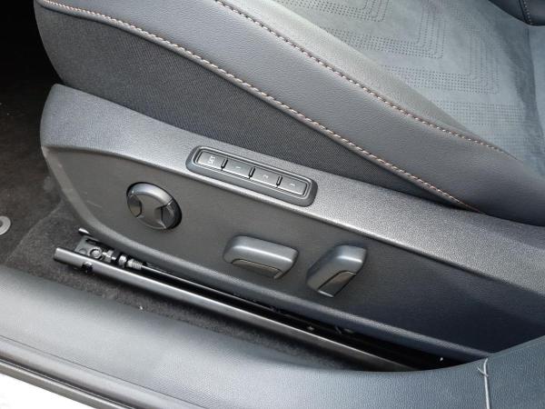 Cupra Leon Sportstourer VZ HYBRID 272PS *AHK*Sennheiser*NAVI*1xSOFORT!