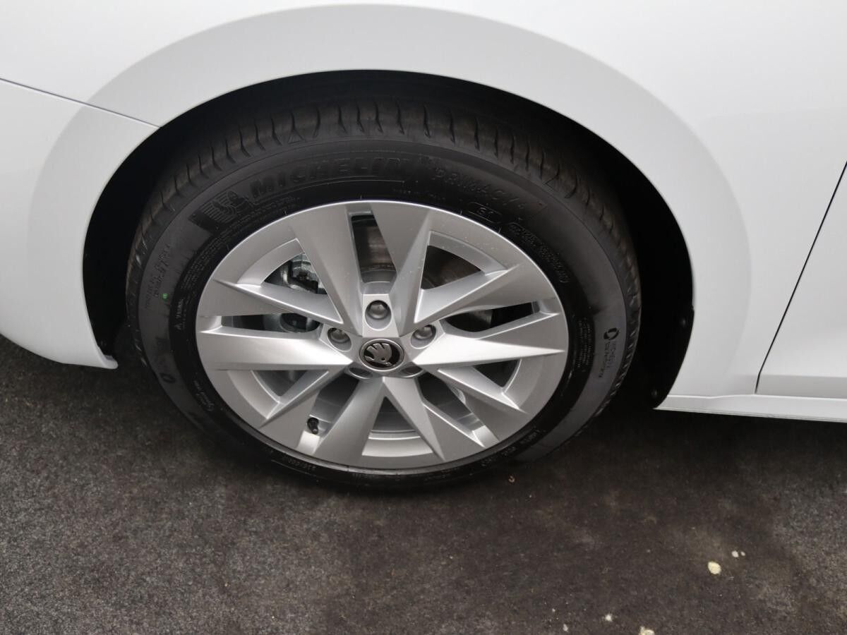 Skoda Octavia Selection 1.5TSI DSG / Navi, Matrix, RFK