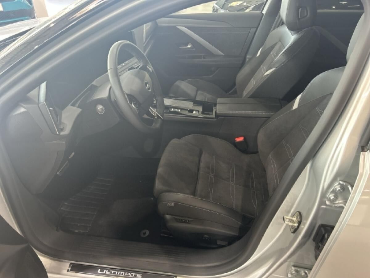 Opel Astra Ultimate befr. Sonderangebot!! HUD Panorama Navi sofort verfügbar!