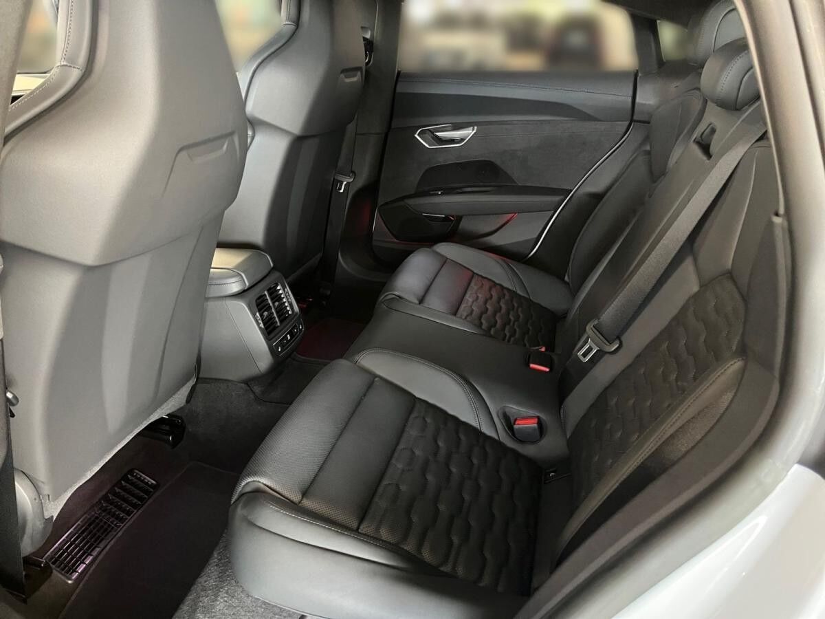 Audi e-tron GT quattro Matrix-LED air suspension B&O Panorama HuD