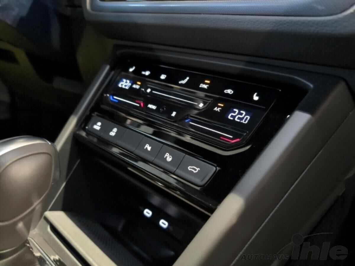 Volkswagen Touran 1,5 TSI DSG Highline R-Line 7-Sitzer Black Style