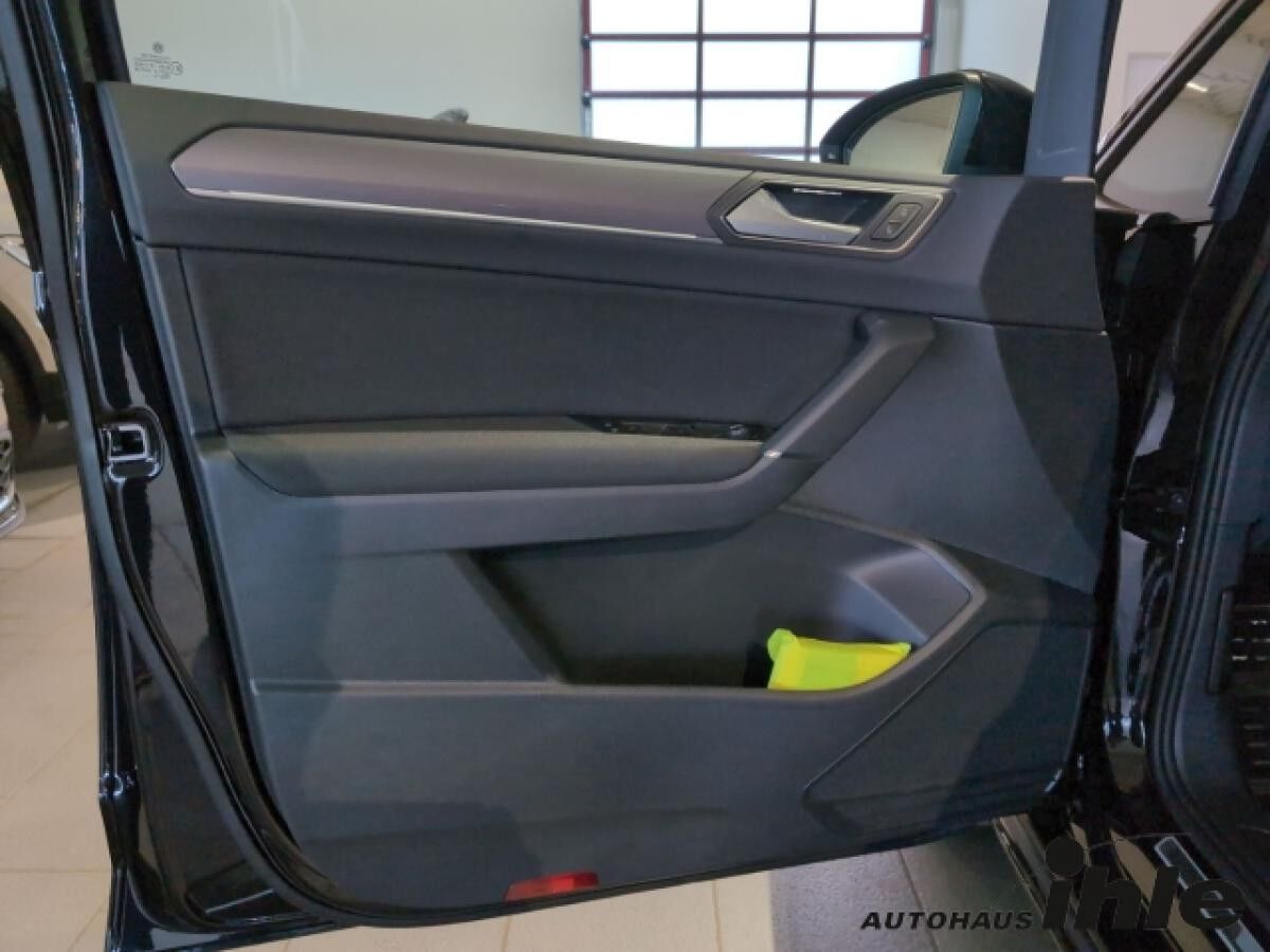 Volkswagen Touran 1,5 TSI DSG Highline R-Line 7-Sitzer Black Style