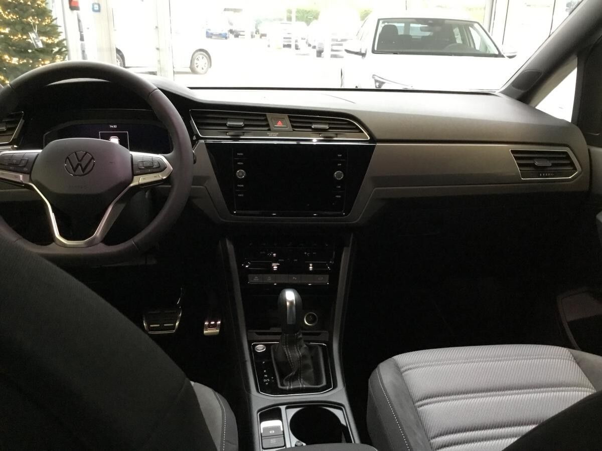 Volkswagen Touran Highline R-Line *GEWERBE-LEASING!*SOFORT VERFÜGBAR!* 2,0 l TDI SCR 110 kW (150 PS) 7-Gang-Doppelkupp Volkswagen Touran Highline R-Line *GEWERBE-LEASING!*SOFORT VERFÜGBAR!* 2,0 l TDI SCR 110 kW (150 PS) 7-Gang-Doppelkupp