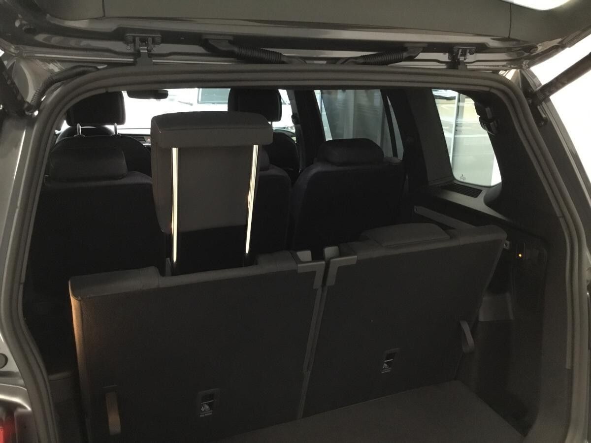 Volkswagen Touran Highline R-Line *GEWERBE-LEASING!*SOFORT VERFÜGBAR!* 2,0 l TDI SCR 110 kW (150 PS) 7-Gang-Doppelkupp Volkswagen Touran Highline R-Line *GEWERBE-LEASING!*SOFORT VERFÜGBAR!* 2,0 l TDI SCR 110 kW (150 PS) 7-Gang-Doppelkupp