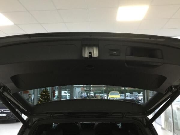 Volkswagen Touran Highline R-Line *GEWERBE-LEASING!*SOFORT VERFÜGBAR!* 2,0 l TDI SCR 110 kW (150 PS) 7-Gang-Doppelkupp