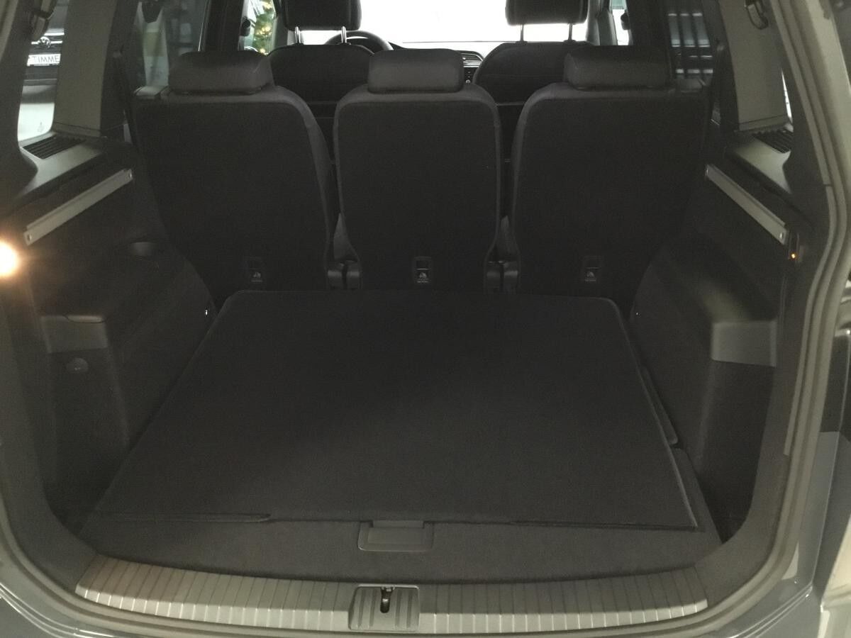 Volkswagen Touran Highline R-Line *GEWERBE-LEASING!*SOFORT VERFÜGBAR!* 2,0 l TDI SCR 110 kW (150 PS) 7-Gang-Doppelkupp Volkswagen Touran Highline R-Line *GEWERBE-LEASING!*SOFORT VERFÜGBAR!* 2,0 l TDI SCR 110 kW (150 PS) 7-Gang-Doppelkupp