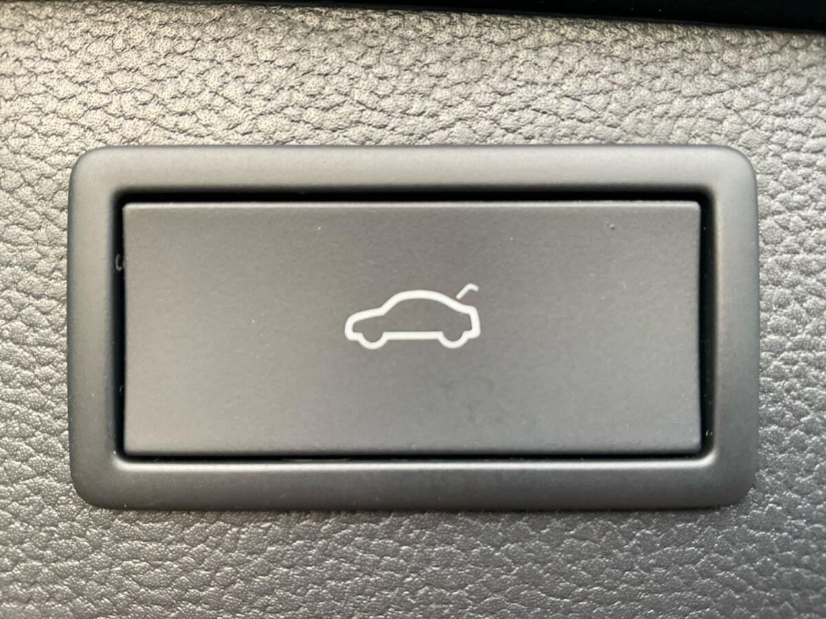 Volkswagen Passat Var. 2.0 TDI DSG R-Line AHK Navi Kamera Volkswagen Passat Var. 2.0 TDI DSG R-Line AHK Navi Kamera