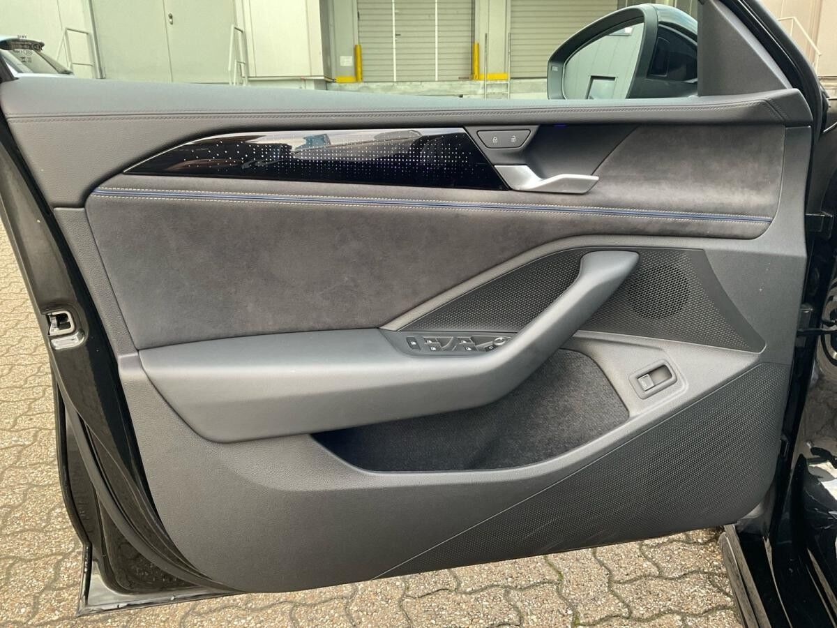 Volkswagen Passat Var. 2.0 TDI DSG R-Line AHK Navi Kamera Volkswagen Passat Var. 2.0 TDI DSG R-Line AHK Navi Kamera