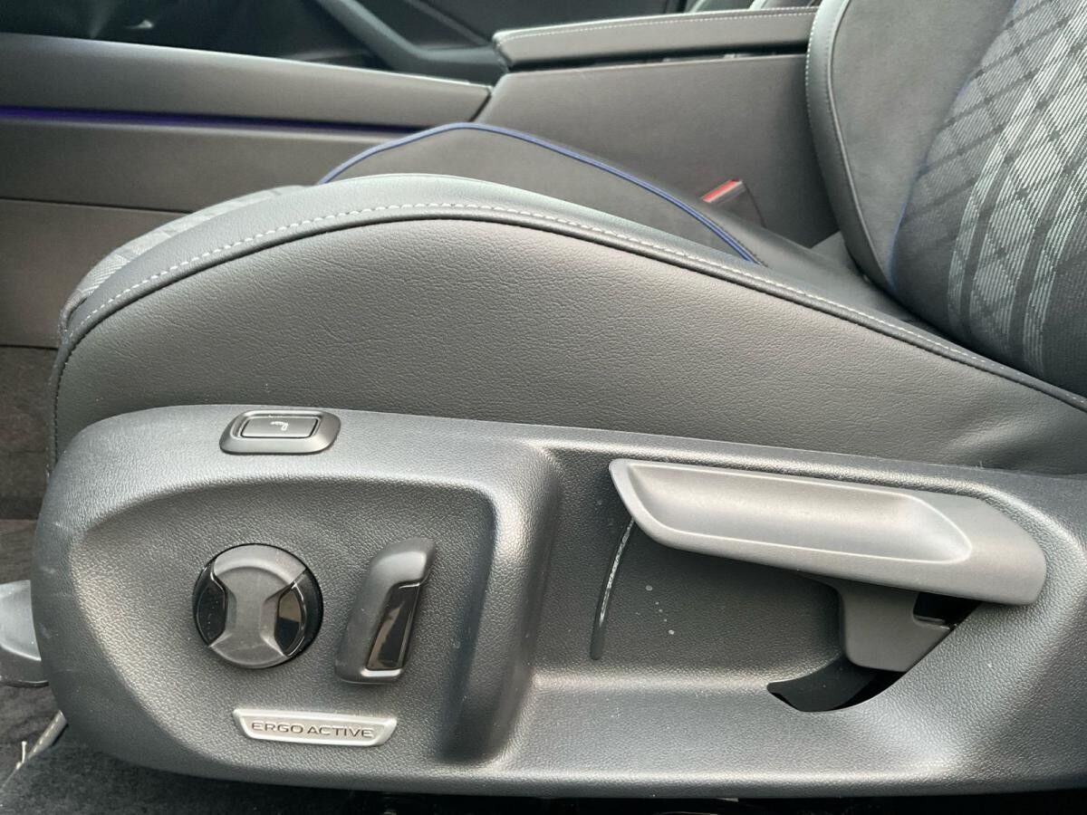 Volkswagen Passat Var. 2.0 TDI DSG R-Line AHK Navi Kamera Volkswagen Passat Var. 2.0 TDI DSG R-Line AHK Navi Kamera