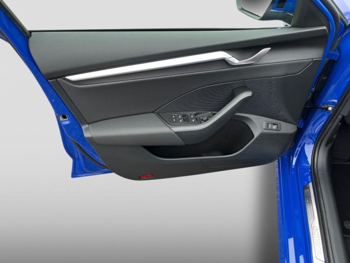 Skoda Octavia Combi Selection 1.5TSI DSG !EINZELSTÜCK! TOP Ausstattung! Pano Stdhzg Leder