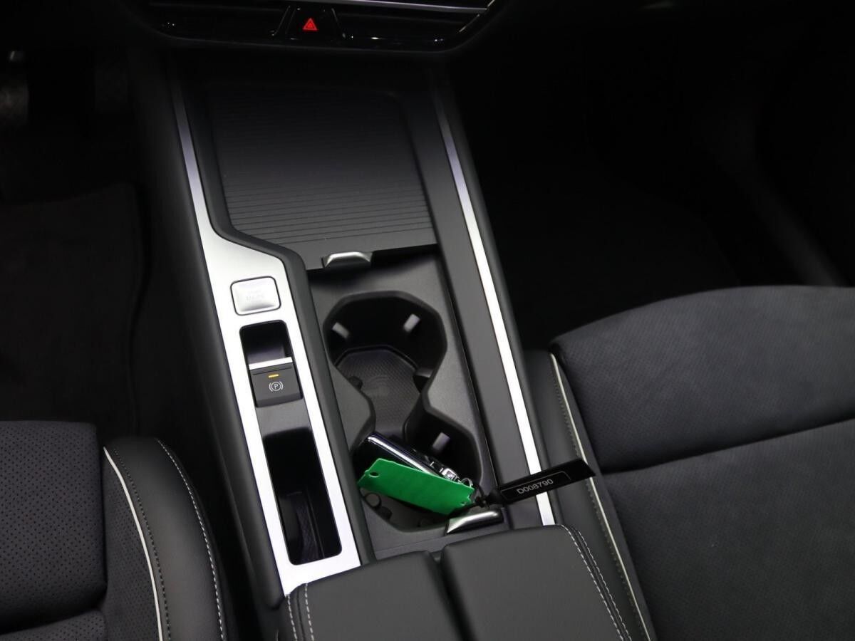 Volkswagen Passat Variant Business 2.0 TDI DSG / Navi, LED