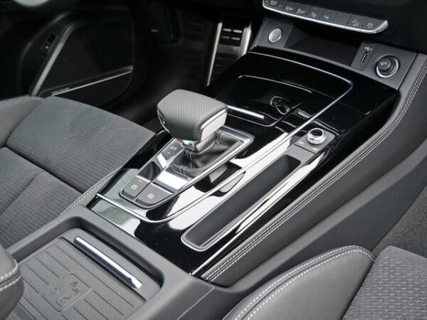 Audi Q5 UPE br. 80.145.- 40 TFSI S line / ALW