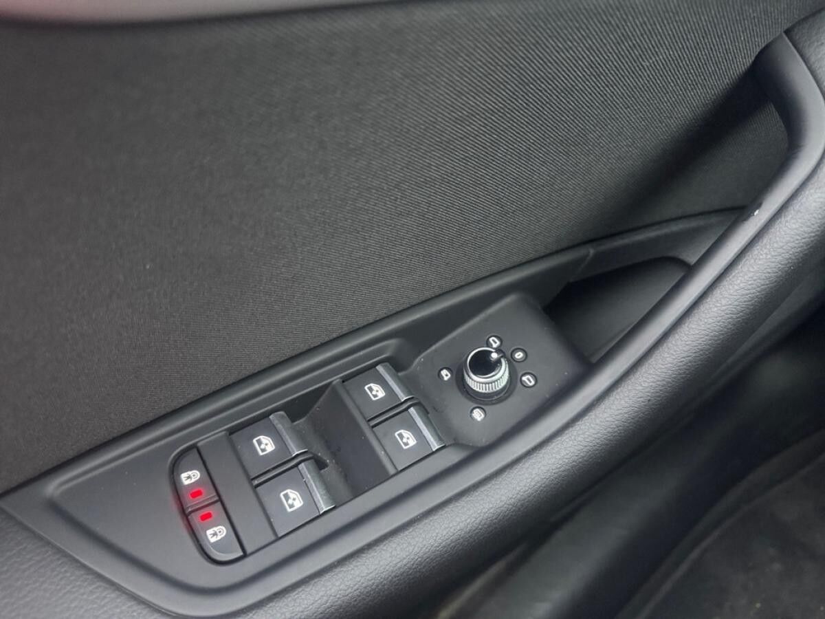 Audi A4 Avant 35 2.0 TFSI advanced S tronic AHK LED