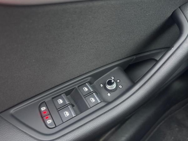 Audi A4 Avant 35 2.0 TFSI advanced S tronic AHK LED