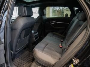 Audi Q8 e-tron edition Dakar 55 quattro