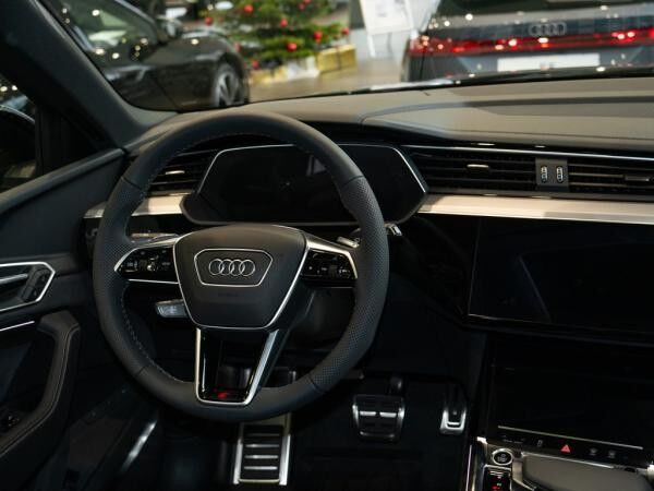 Audi Q8 e-tron edition Dakar 55 quattro