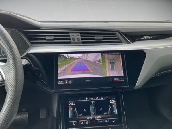 Audi e-tron 55 quattro S line Matrix