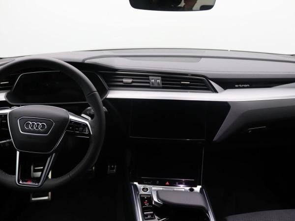 Audi Q8 e-tron S-Line 55 Quattro /Pano,Matrix,AHK,Air